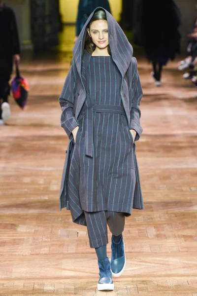 Look 13